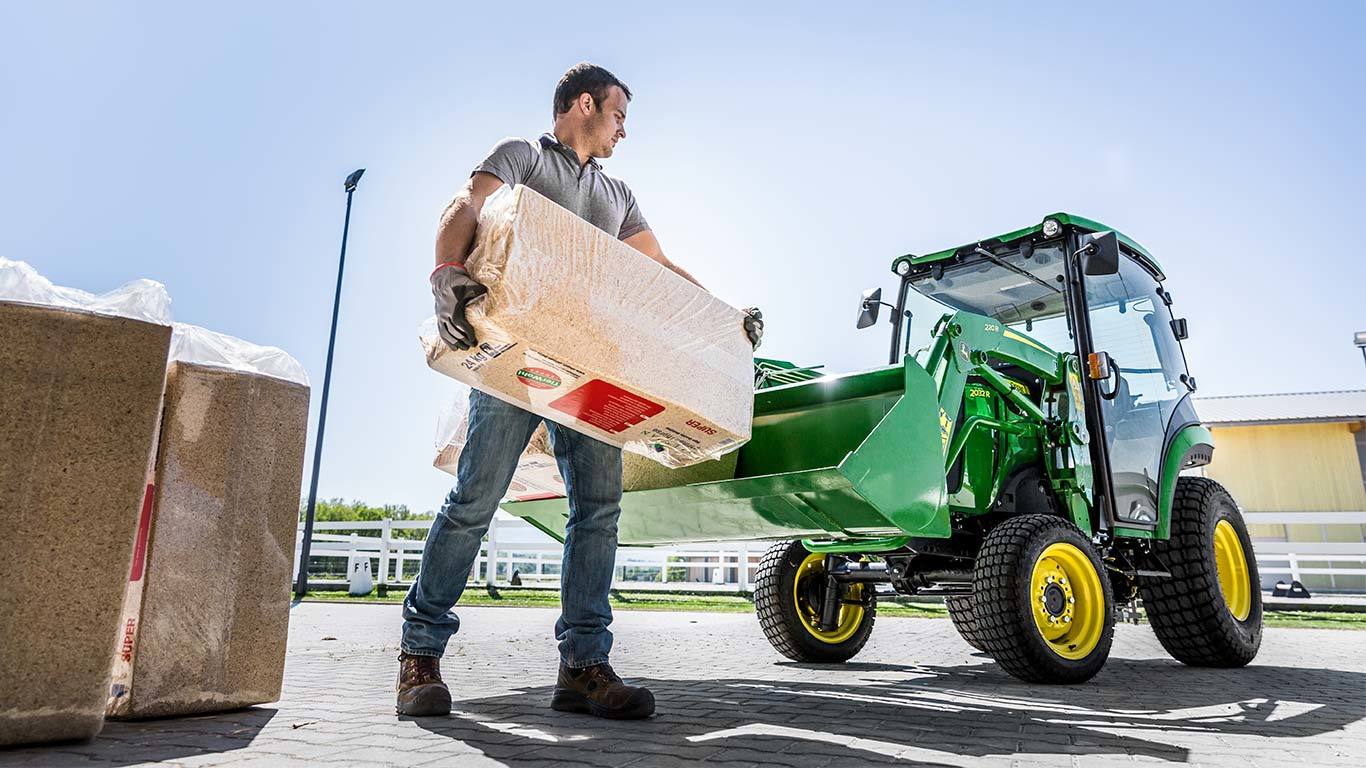 Compact utility tractor met 220R-lader