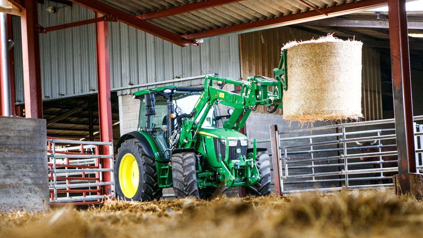De nieuwe John Deere 5125R tractor met 543R voorlader