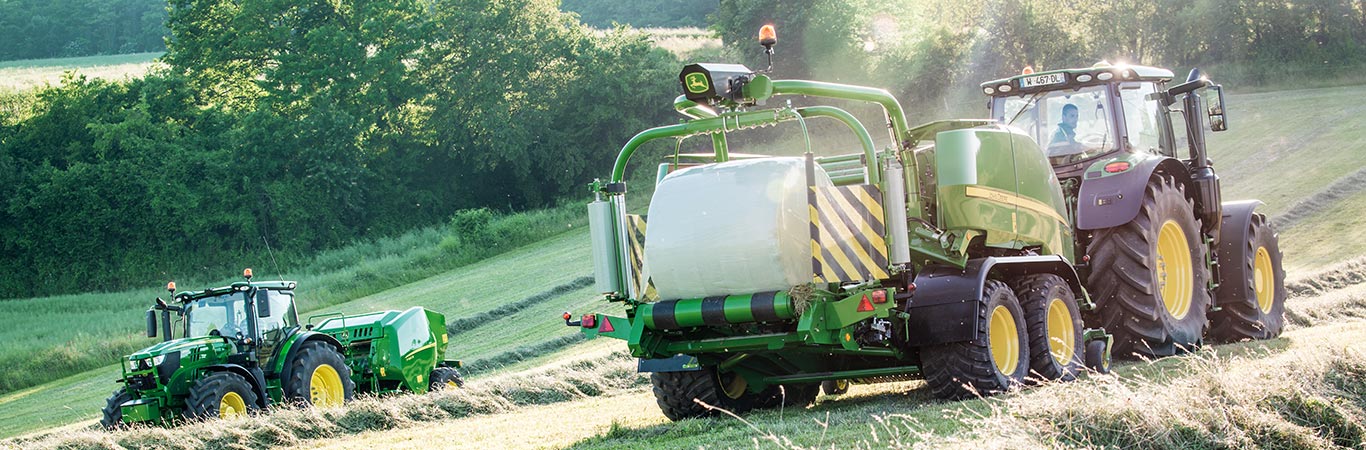 tractors met balenpersen