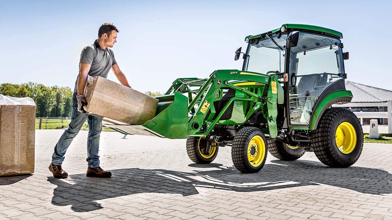 Compact utility tractor met lader R-serie