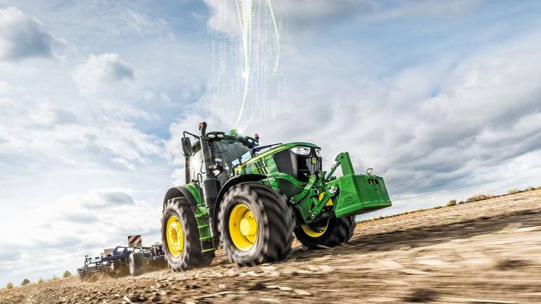 6195m-tractor-aanzicht