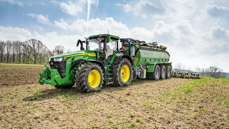 8r-tractor-aanzicht